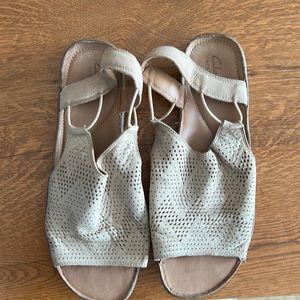 Clark size 9.5 sandals